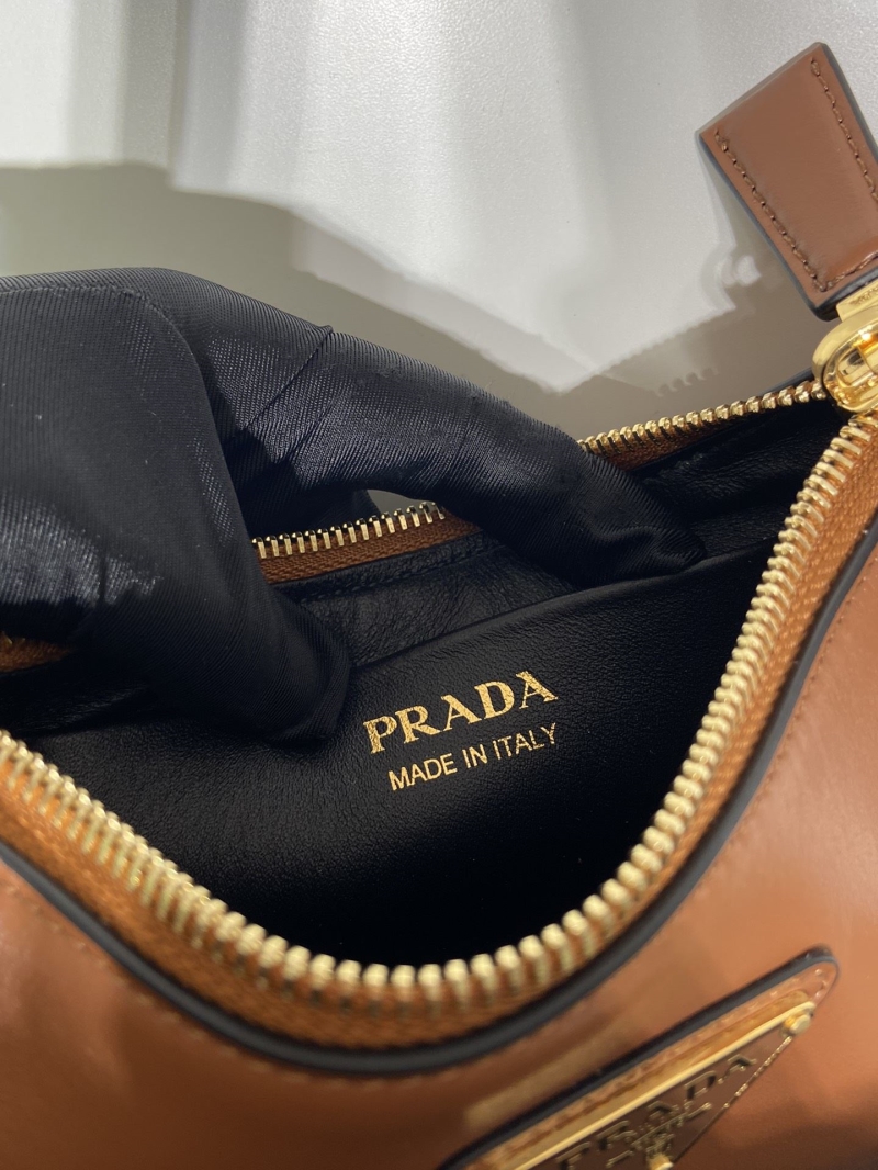 Pra*a hobo bags